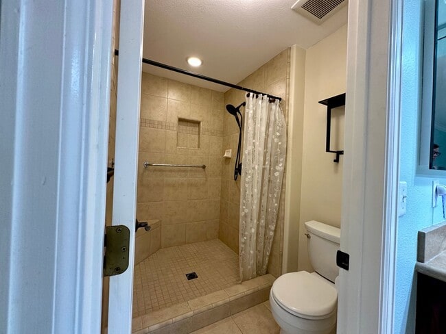 Building Photo - Beautiful well maintained home! Excellent ...