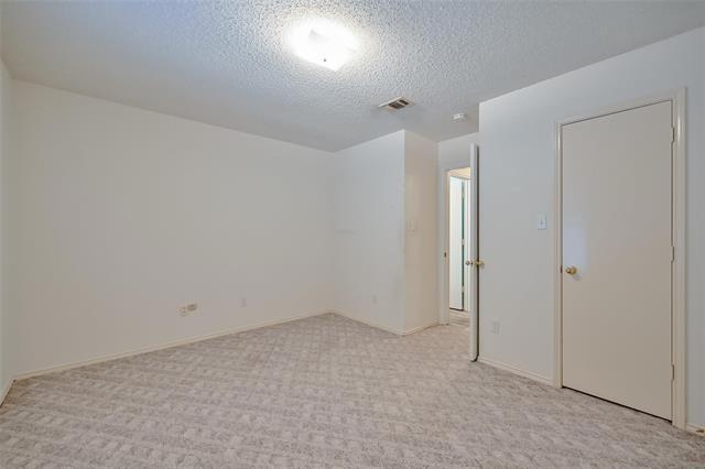 Building Photo - 907 Clear Creek Dr