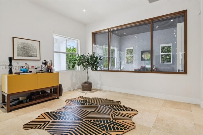 Building Photo - 7420 SW 54th Ct