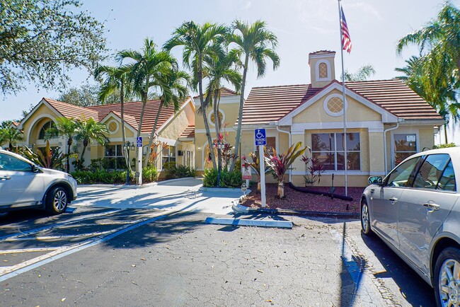 Building Photo - 1-bedroom apartment in pristine condition,...