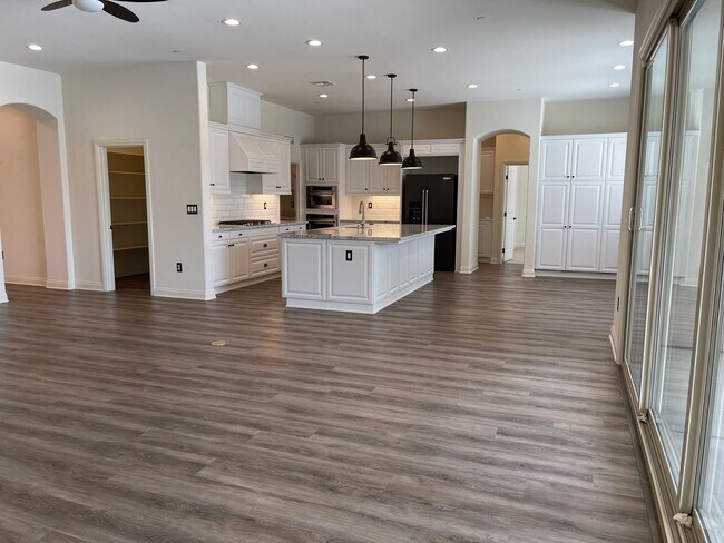 Building Photo - COMING SOON! - Belcourt Seven Oaks