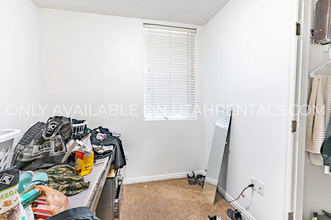 Building Photo - 898 E 700 N