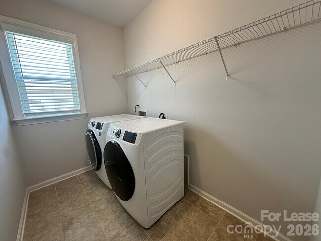 Building Photo - 1139 Overlake Dr