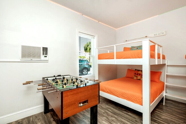 Building Photo - 2825 Scenic Hwy 98