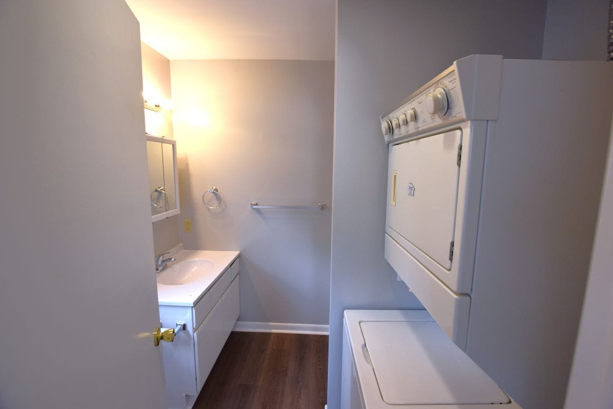 Building Photo - 13 SE 2nd St