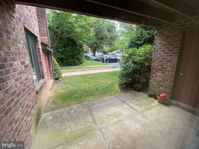 Building Photo - 802 Mountainview Dr