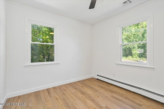 Building Photo - 501 Azalea Dr