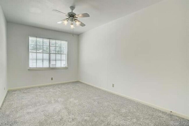 Building Photo - 12662 Rip Van Winkle Dr
