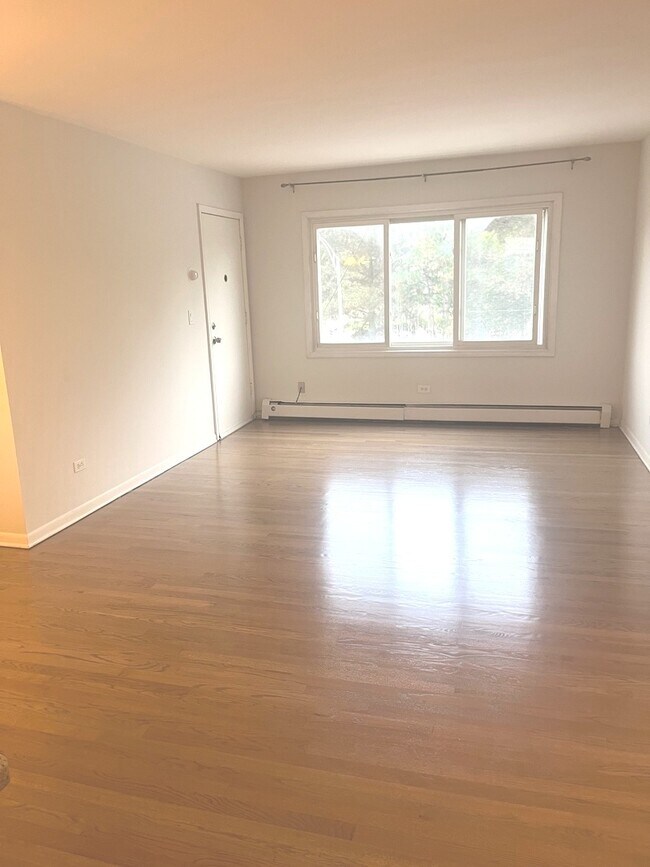 Building Photo - 7952 Madison St