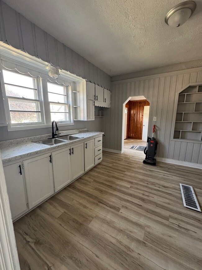Building Photo - 726 S Meade St