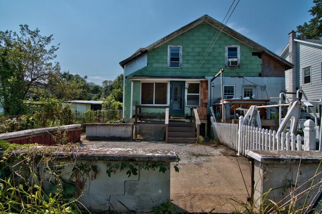 Building Photo - 359 Hanover St