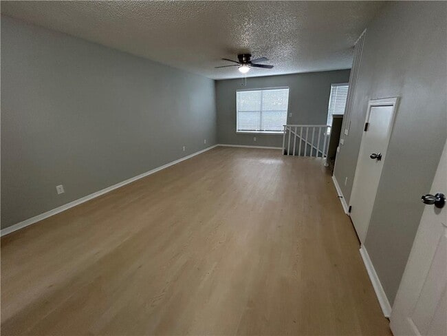 Building Photo - 1379 E Sequoyah Ct