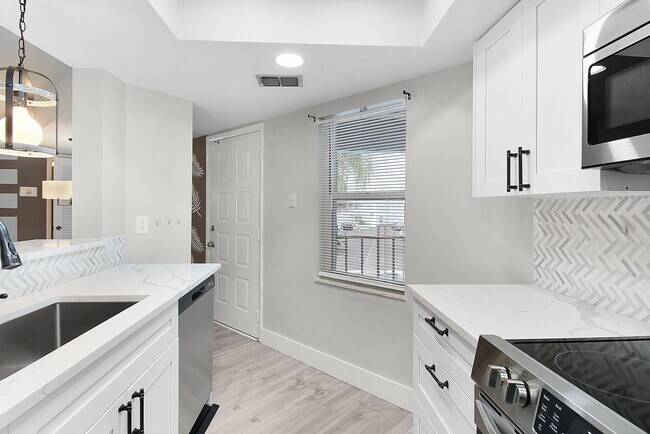 Building Photo - 3266 SE Aster Ln