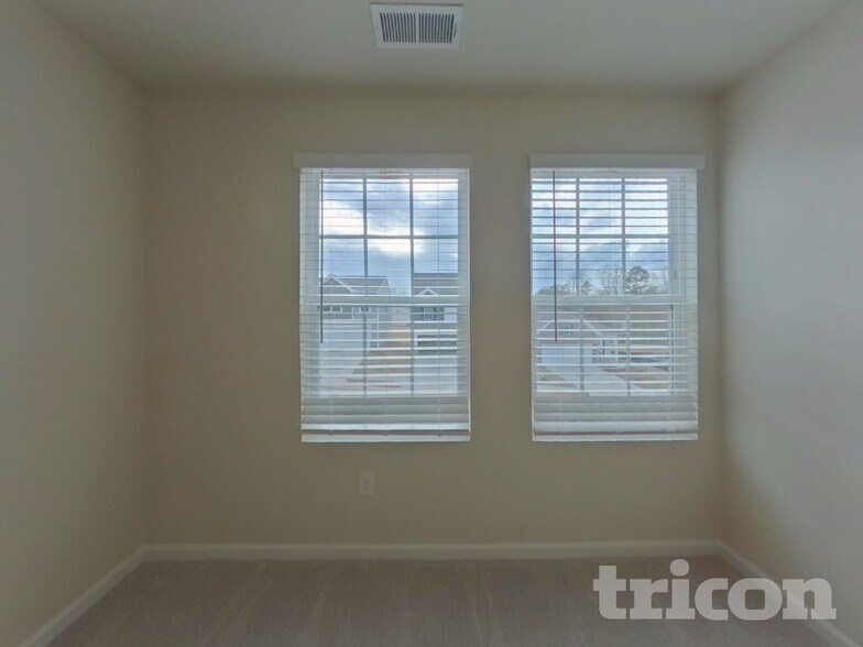 Building Photo - 2539 Trollinger Dr
