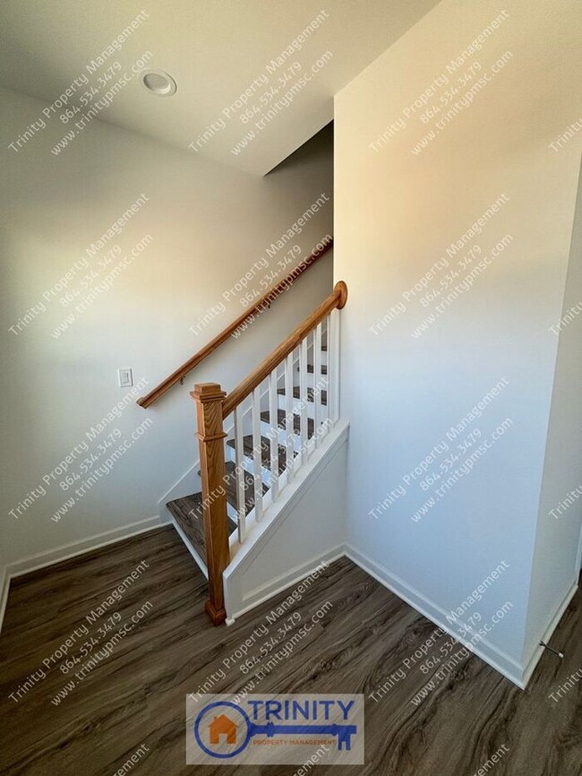 Building Photo - Gorgeous newly built townhome near downtow...