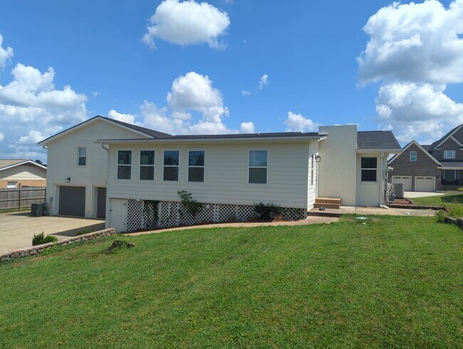Building Photo - NICE SPACIOUS House in Holly Hills