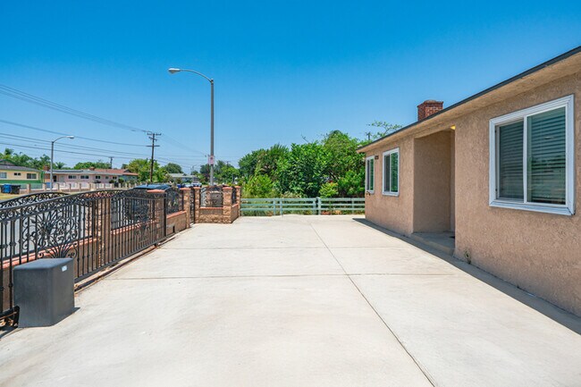 Building Photo - Fully Furnished 2BR Home with Crib — Mid-T...