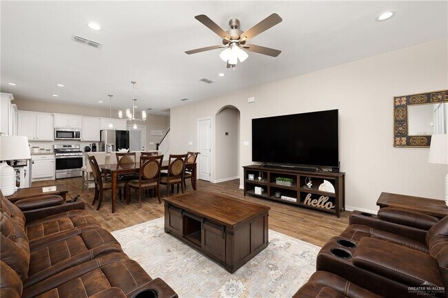 Building Photo - 3226 El Paso Dr