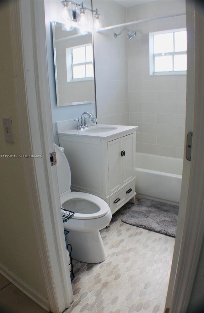 Building Photo - 1729 N 16th Ct