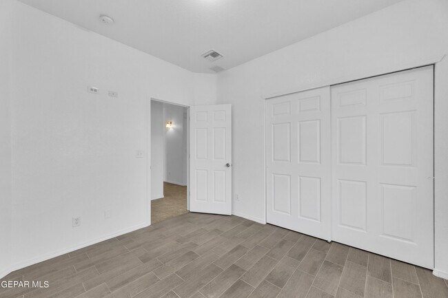 Building Photo - 657 Bariloche Dr