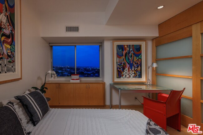 Building Photo - 1155 N La Cienega Blvd