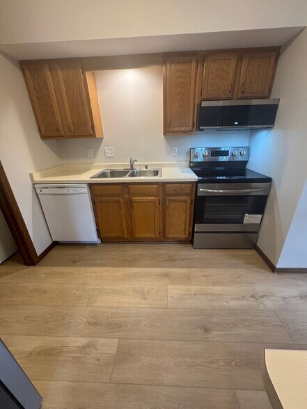 Kitchen - 18 Stonehaven Dr