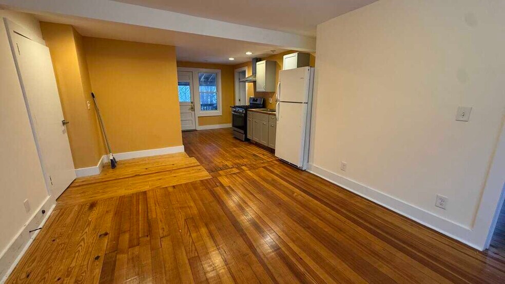 Building Photo - 16 Clifford St