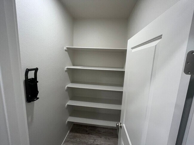 Building Photo - Beautiful 3 Bed 2.5 Bath Townhome in North East Fort Collins!