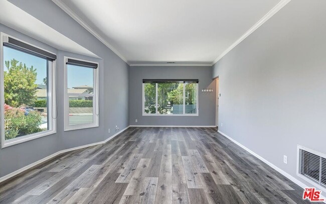 Building Photo - 2002 20th St