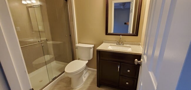 Master Bathroom - 1019 E Boyd St