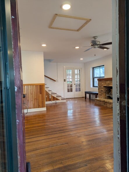 Building Photo - 207 Adrienne St