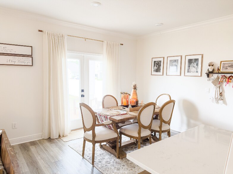 Building Photo - 211 Piper Cv