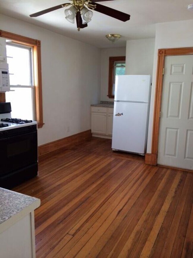 Building Photo - 47 Litchfield St