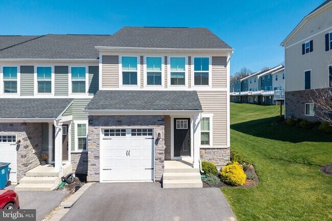 Building Photo - 265 Chase Dr