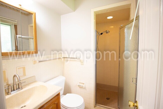 Building Photo - UPDATED 4bedroom Ranch Home!