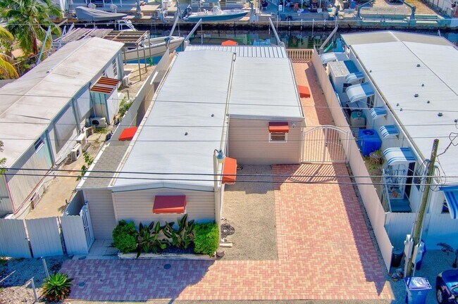 Building Photo - 136 Sable Palm Ln