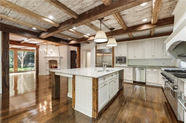 Building Photo - 2485 W Wesley Rd NW