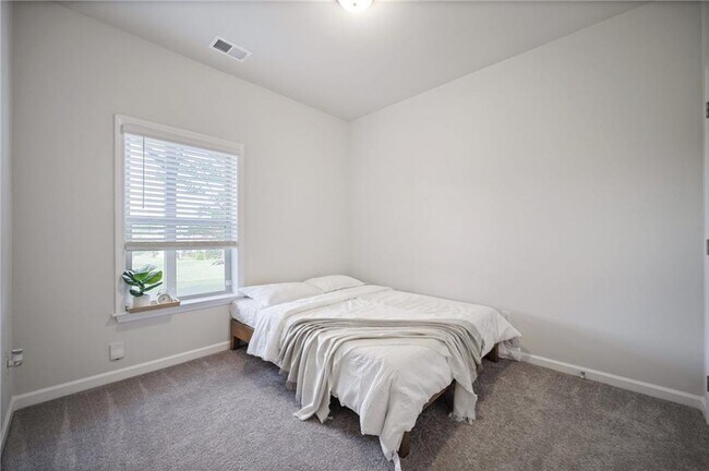 Building Photo - 1595 Ridgebrook Downs