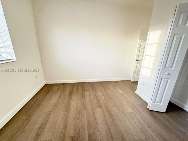 Building Photo - 2962 NW 35th Ave