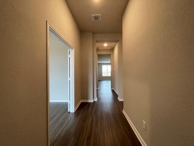 Building Photo - 7519 Broadmoor Cv