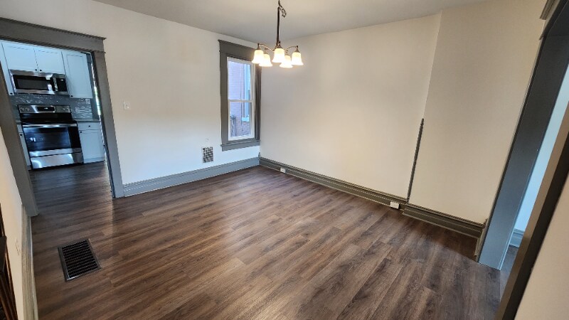 Building Photo - 754 Easton Rd