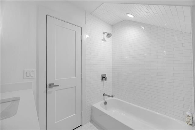 Building Photo - 4139 Normandy Ave