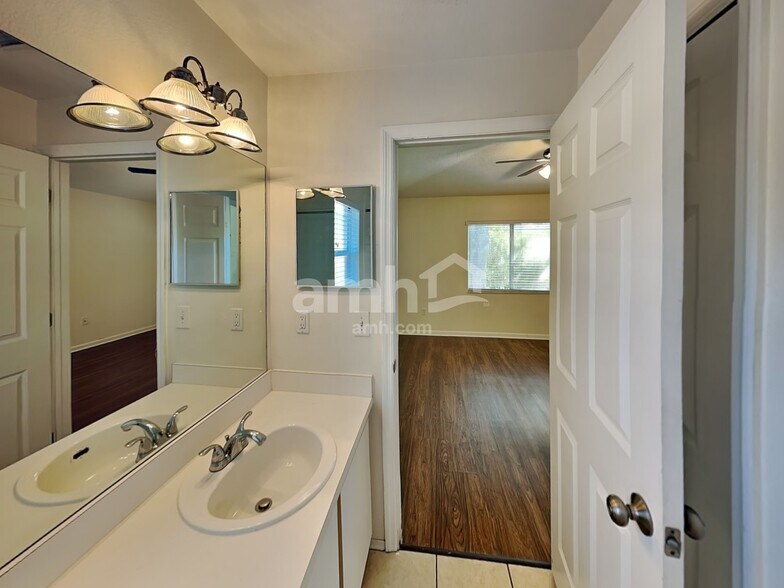 Building Photo - 1209 Blufield Ave