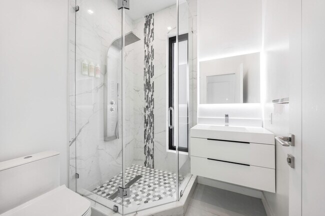 Building Photo - 2516 NE 21st St