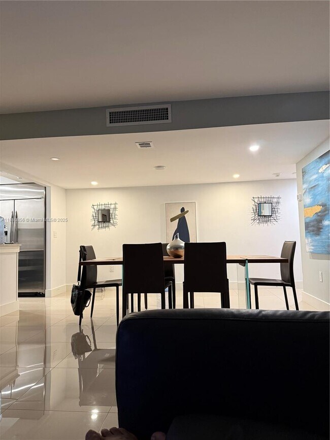 Building Photo - 5600 N Flagler Dr