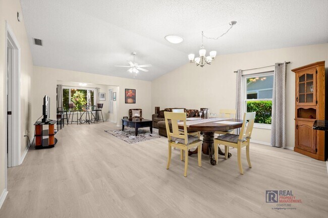 Building Photo - Charming 2BR/2BA Sarasota Retreat Near UTC - Annual Lease