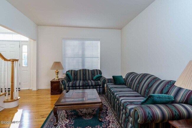 Building Photo - 7 Clearwater Ct