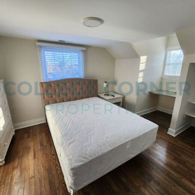 Building Photo - 1231 Brookwood Dr
