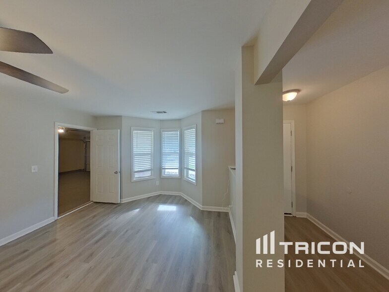 Building Photo - 455 Abbey Pl