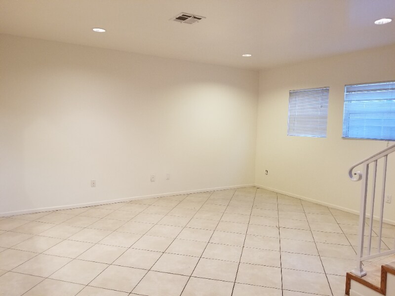 Building Photo - 1078 Gardenia Ave